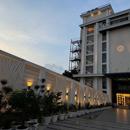The Mudra Hotel Varanasi Exterior foto