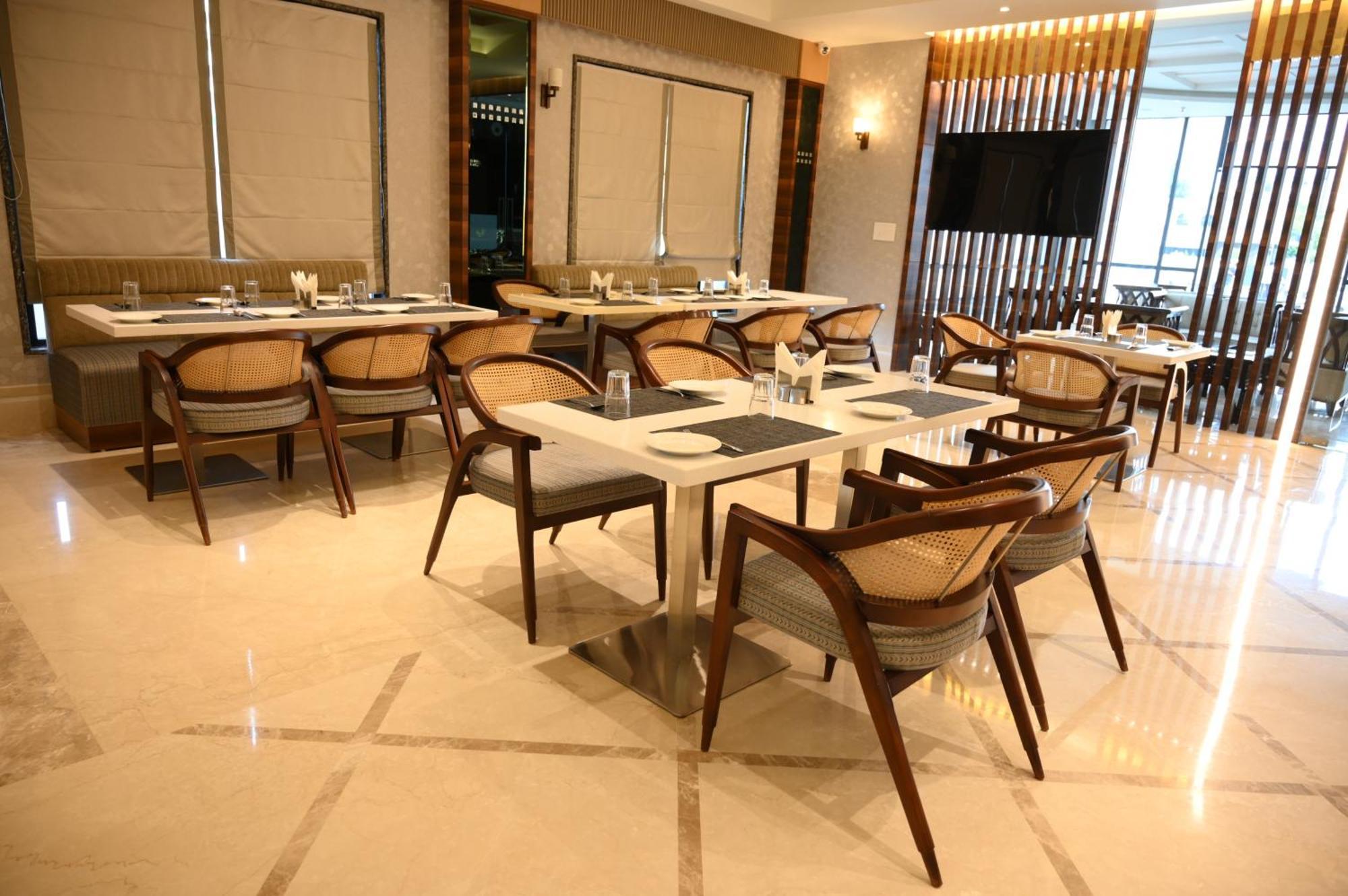 The Mudra Hotel Varanasi Exterior foto